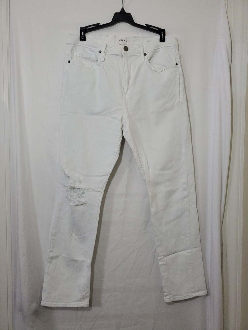FRAME Le Beau White Distressed Jeans Size 29
